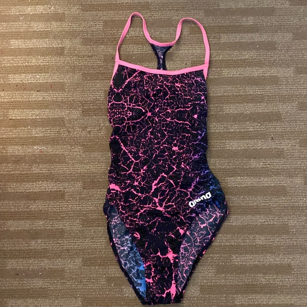 Arena training suit size 28